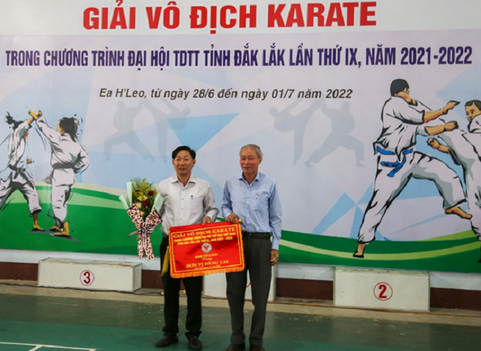 khai mac gia vo dich karate tai huyen Ea Hleo 2